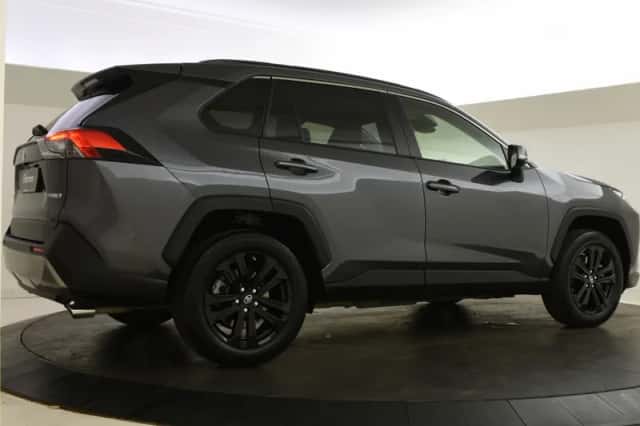 Toyota RAV4 (2022) thumbnail 2
