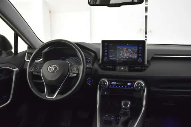 Toyota RAV4 (2022) thumbnail 3