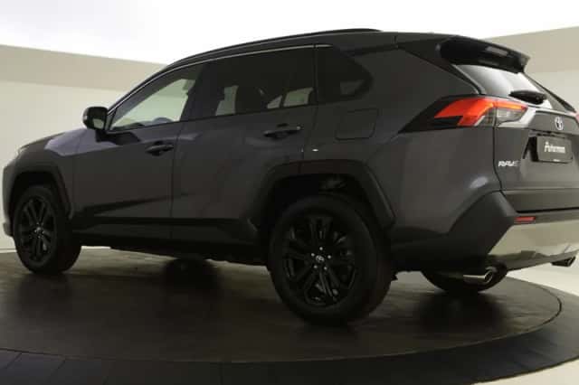 Toyota RAV4 (2022) thumbnail 6