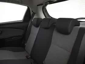 Toyota Yaris (2016) thumbnail 12