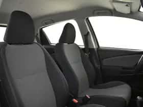 Toyota Yaris (2016) thumbnail 3