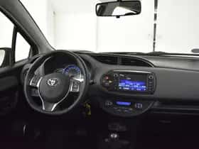 Toyota Yaris (2016) thumbnail 4
