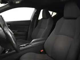Toyota C-HR (2018) thumbnail 11