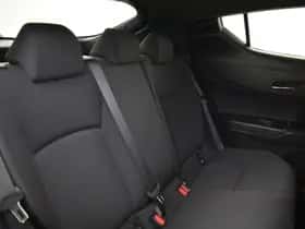 Toyota C-HR (2018) thumbnail 13