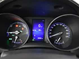 Toyota C-HR (2018) thumbnail 17
