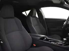 Toyota C-HR (2018) thumbnail 3