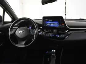Toyota C-HR (2018) thumbnail 4