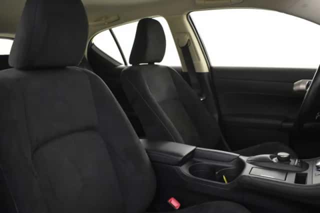 Lexus CT (2015) thumbnail 4