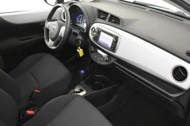 Toyota Yaris (2014) thumbnail 3