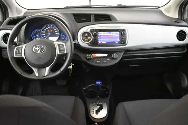 Toyota Yaris (2014) thumbnail 4