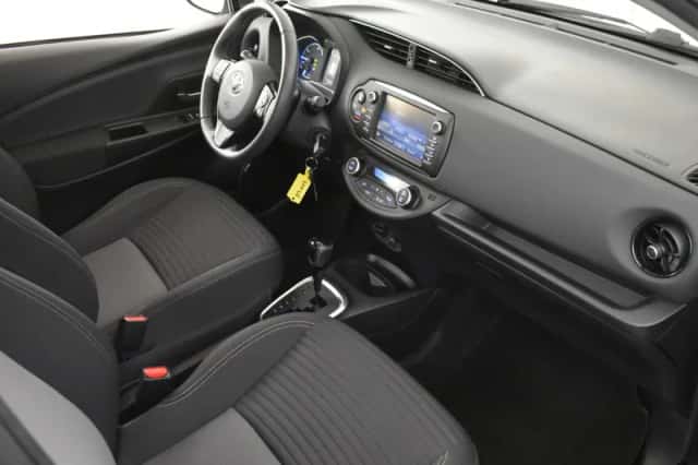 Toyota Yaris (2018) thumbnail 3