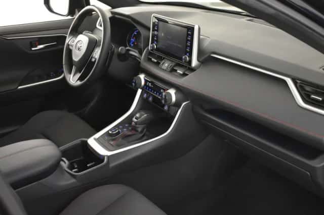 Toyota RAV4 (2022) thumbnail 3