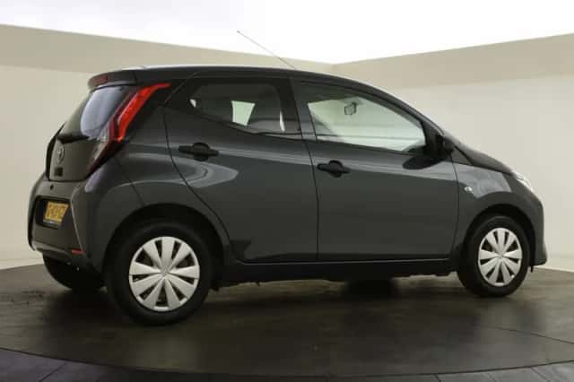 Toyota Aygo (2019) thumbnail 2