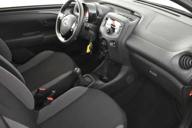 Toyota Aygo (2019) thumbnail 3