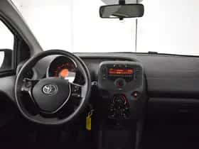 Toyota Aygo (2022) thumbnail 4