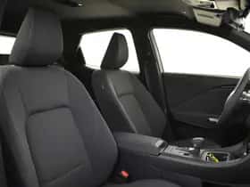Lexus LBX (2024) thumbnail 3
