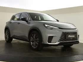 Lexus LBX (2024) thumbnail 2