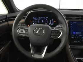 Lexus LBX (2024) thumbnail 13