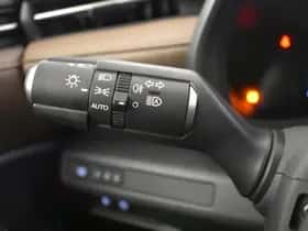 Lexus LBX (2024) thumbnail 15