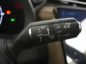 Lexus LBX (2024) thumbnail 17
