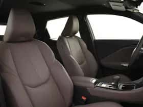 Lexus LBX (2024) thumbnail 3