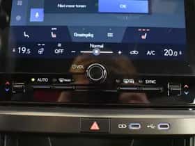 Lexus LBX (2024) thumbnail 21