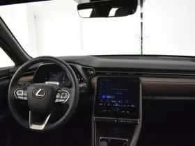 Lexus LBX (2024) thumbnail 4