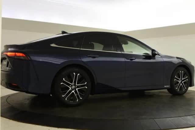 Toyota Mirai (2021) thumbnail 2