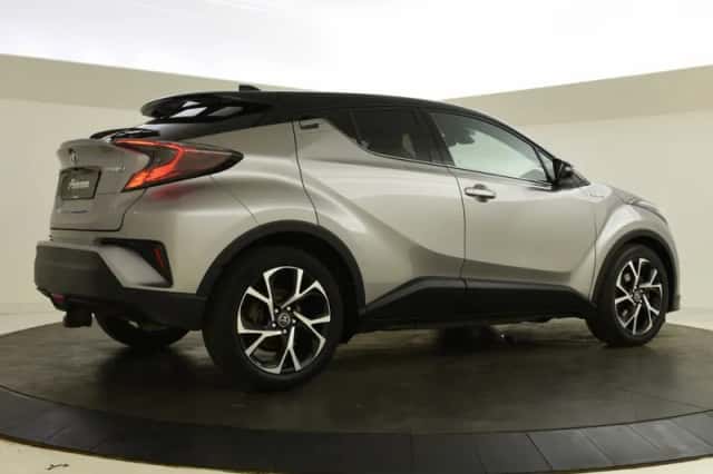 Toyota C-HR (2017) thumbnail 2
