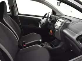 Toyota Aygo (2021) thumbnail 3