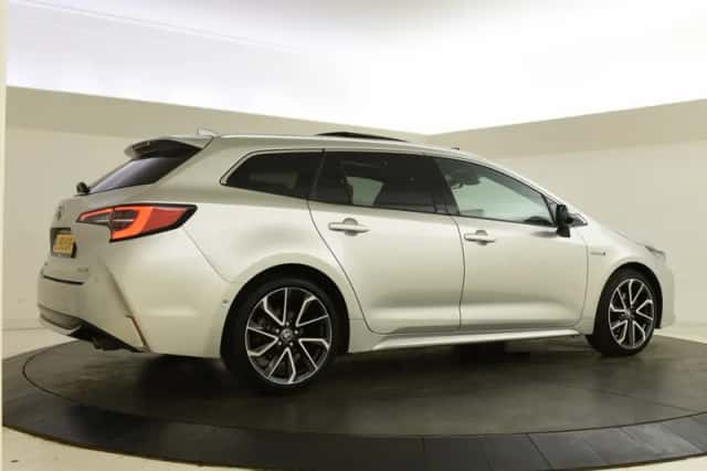 Toyota Corolla (2021) thumbnail 2