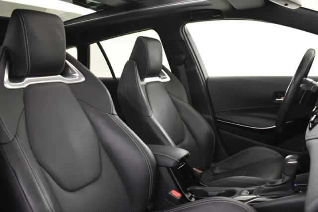 Toyota Corolla (2021) thumbnail 3