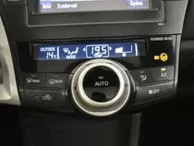 Toyota Prius (2014) thumbnail 13