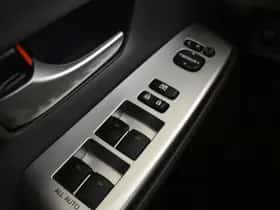 Toyota Prius (2014) thumbnail 32