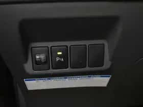 Toyota Prius (2014) thumbnail 33