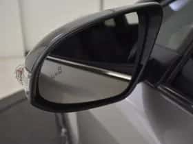 Toyota C-HR (2018) thumbnail 17