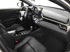Toyota C-HR (2018) thumbnail 3