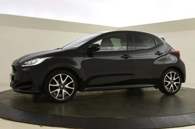 Toyota Yaris (2021) thumbnail 2