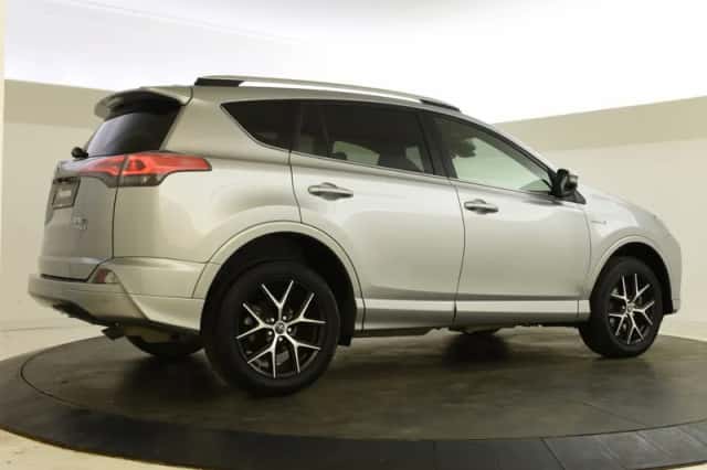 Toyota RAV4 (2016) thumbnail 2