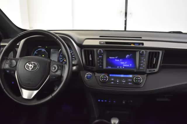Toyota RAV4 (2016) thumbnail 3