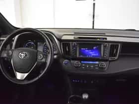 Toyota RAV4 (2016) thumbnail 3
