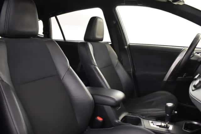Toyota RAV4 (2016) thumbnail 4
