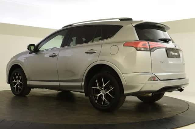 Toyota RAV4 (2016) thumbnail 6