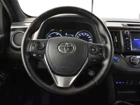 Toyota RAV4 (2016) thumbnail 9