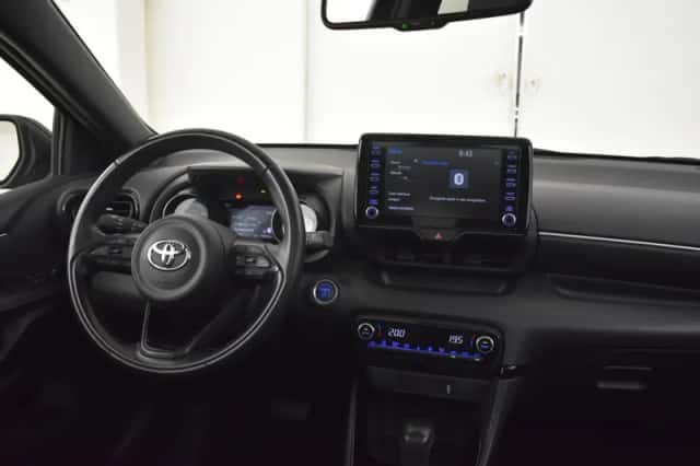 Toyota Yaris (2021) thumbnail 4
