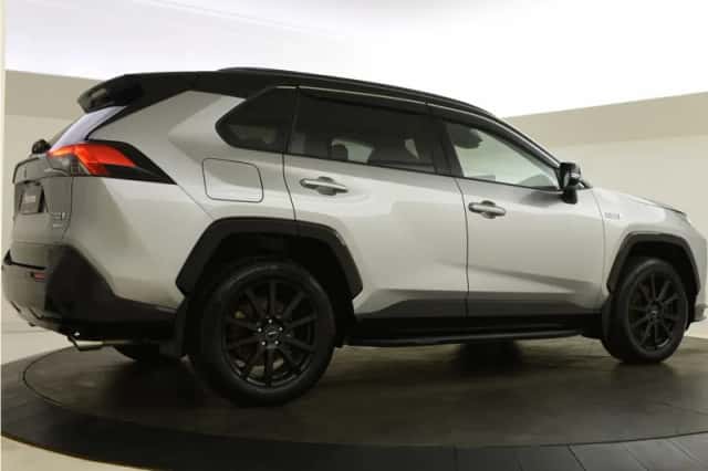 Toyota RAV4 (2023) thumbnail 2