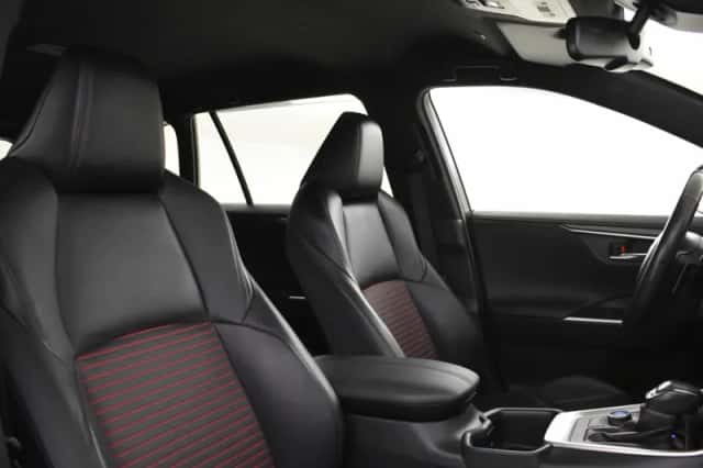 Toyota RAV4 (2023) thumbnail 3