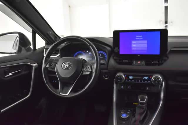 Toyota RAV4 (2023) thumbnail 4