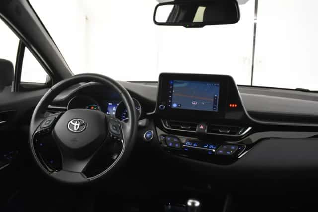 Toyota C-HR (2024) thumbnail 3