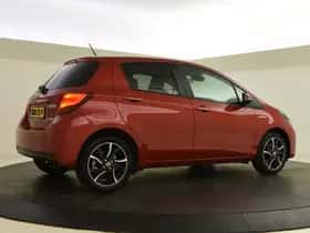 Toyota Yaris (2016) thumbnail 2